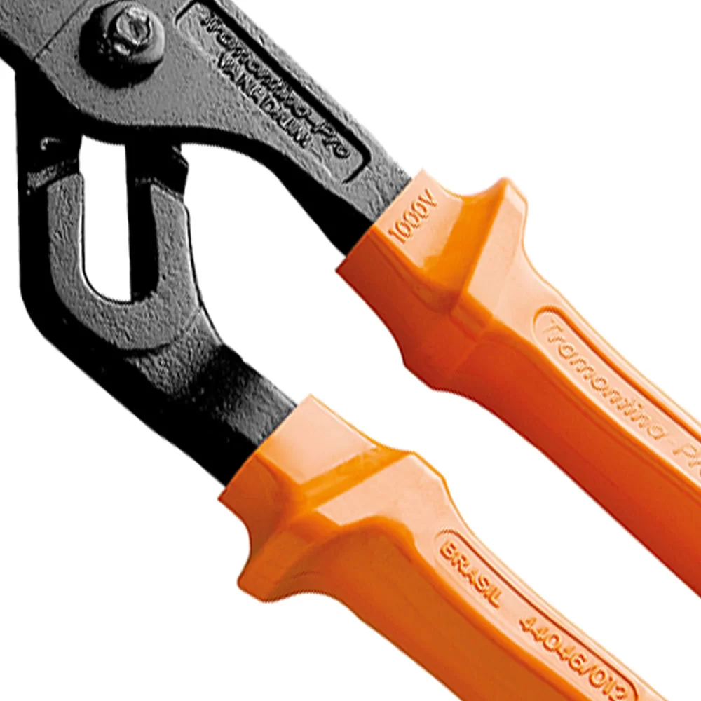 alicate bomba d agua isolado 100